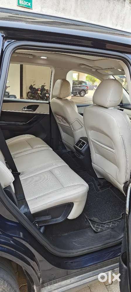 Mahindra Xuv700 Ax7l P At  2.0 2023