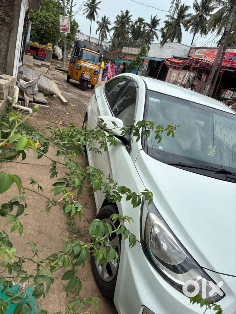 Hyundai Fluidic Verna 2012