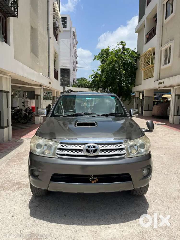 Well Maintained Fortuner 4x4 2011