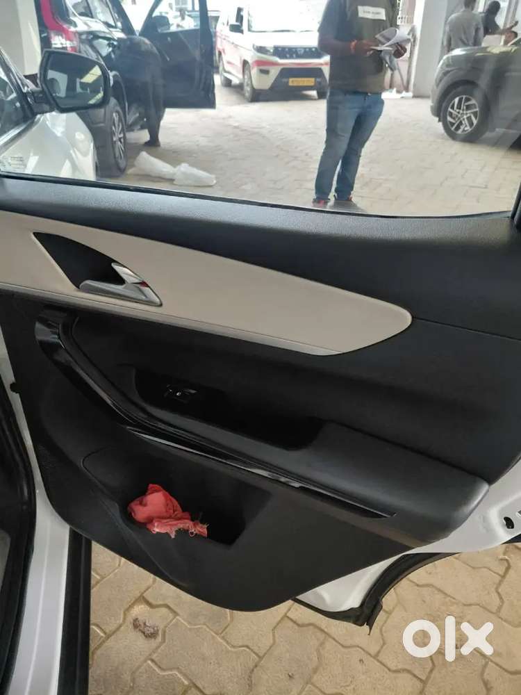 Mahindra Xuv700 Diesel 2022 Ax7