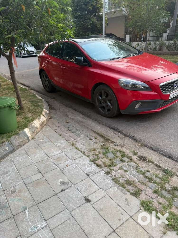 Volvo V40 Cross Country 2013 Well Maintained