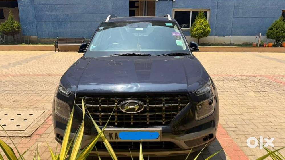 Hyundai Venue 2022 Petrol 64500 Km Driven And Well Maintained 1st Owne