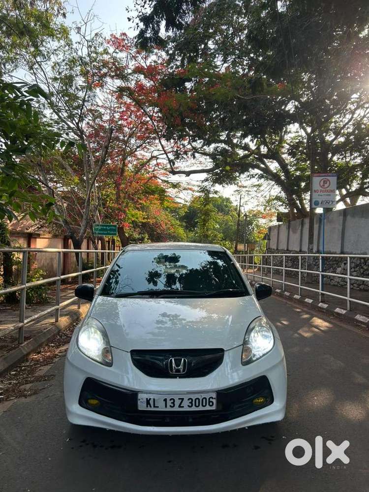 White Full Option V,a/c,power Steering,power Window And Alloy Wheels