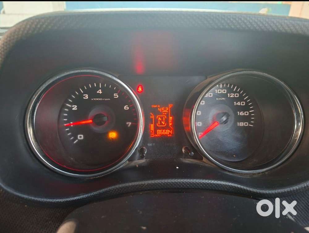 Mahindra Tuv 300 T10 Amt Dual Tone, 2016, Diesel