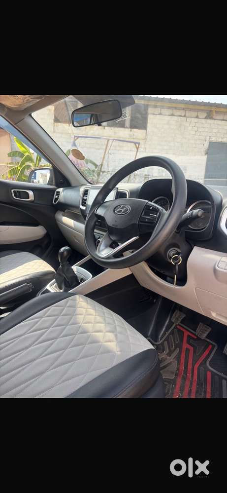 Hyundai Venue E, 2022, Petrol