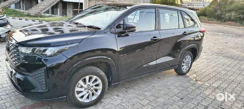 Toyota Innova Hycross 2024 Petrol Well Maintained