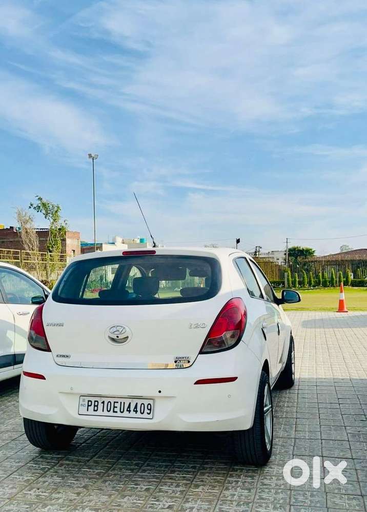 Hyundai I20 2014 Diesel Sportz White Colour