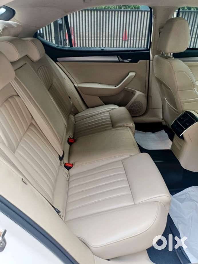 Skoda Superb Style 1.8 Tsi At, 2018, Petrol