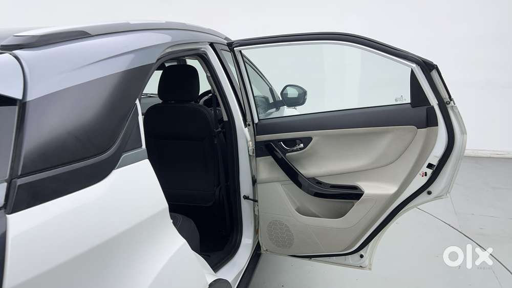 Tata Nexon 1.5 Revotorq Xz Plus Hs Dual Tone, 2022, Petrol