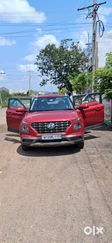 Hyundai Venue 2022 Petrol 60000 Km Driven