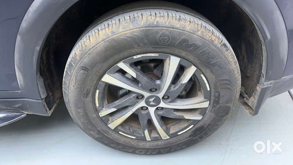 Mahindra Xuv700 2.0 Ax 5 Petrol Mt Str, 2022, Petrol