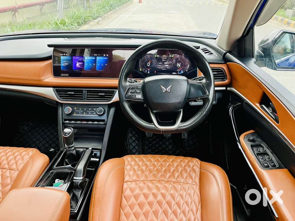Mahindra Xuv700 2.0 Ax 5 Petrol Mt 7 Str, 2022, Petrol