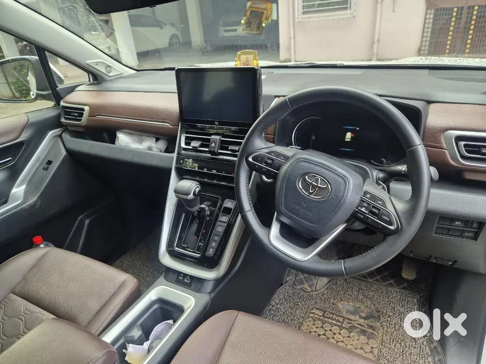 Toyota Innova Hycross 2023
