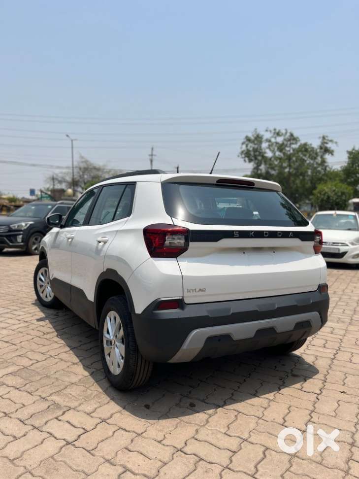 Skoda Kylaq Signature, 2025, Petrol