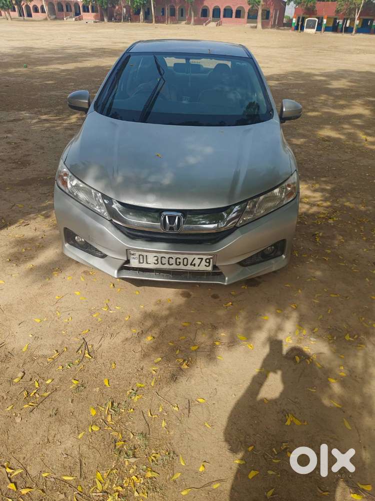 Single Handed Car Accudent Free 80% Tyres Silver Colour New Condition