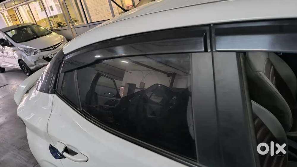 Hyundai Aura 2025 Cng & Hybrids 24885 Km Driven