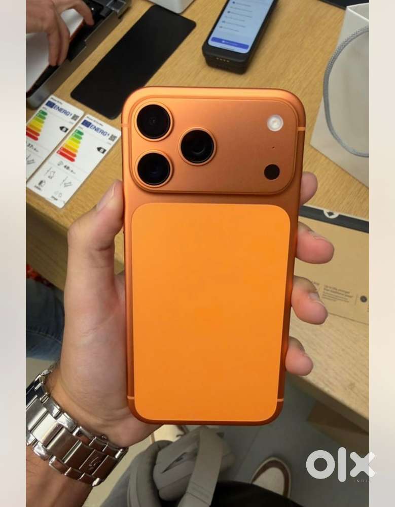 I phone 17 pro 256 GB  20 days old hai