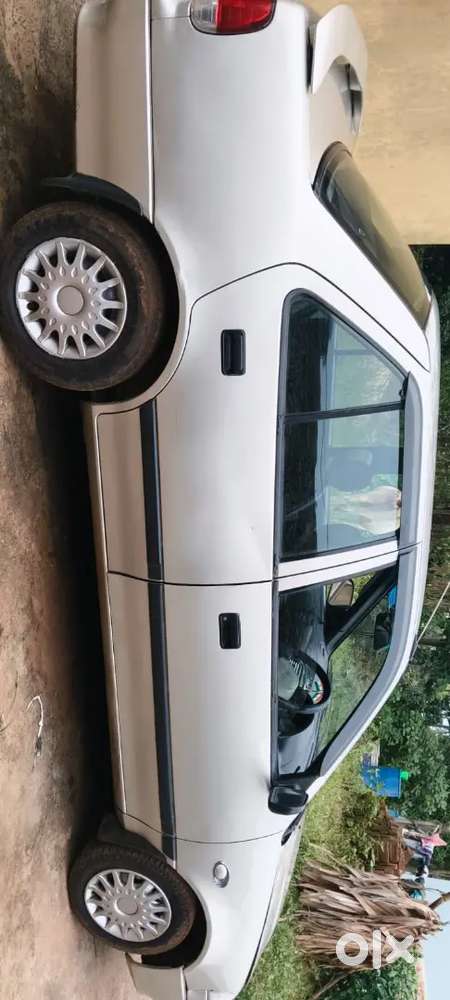 Maruti Suzuki Esteem Lxi 2006