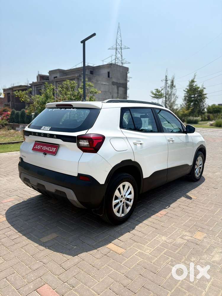 Skoda Kylaq Signature, 2025, Petrol