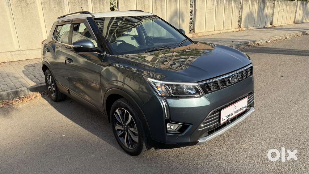 Mahindra Xuv300 1.2 W8 (o) Amt Petrol, 2023, Petrol