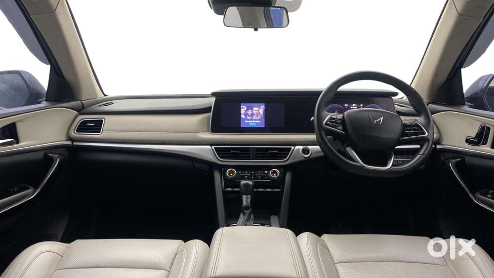 Mahindra Xuv700 2.0 Ax 7 Petrol At Str, 2022, Petrol