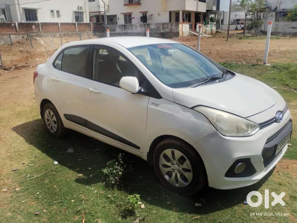 Hyundai Xcent 2016 (price 3,50,000)