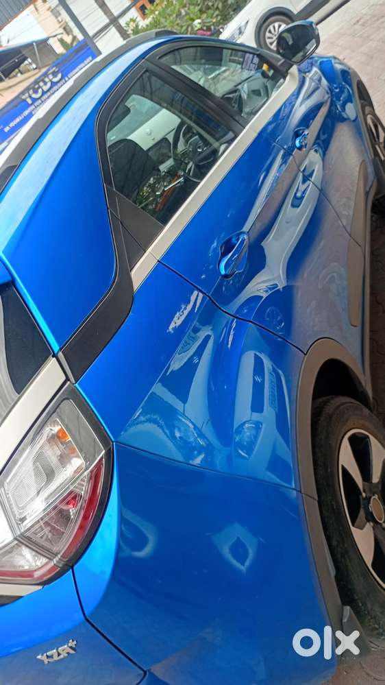 Tata Nexon 1.2 Revotron Xza Plus, 2019, Petrol