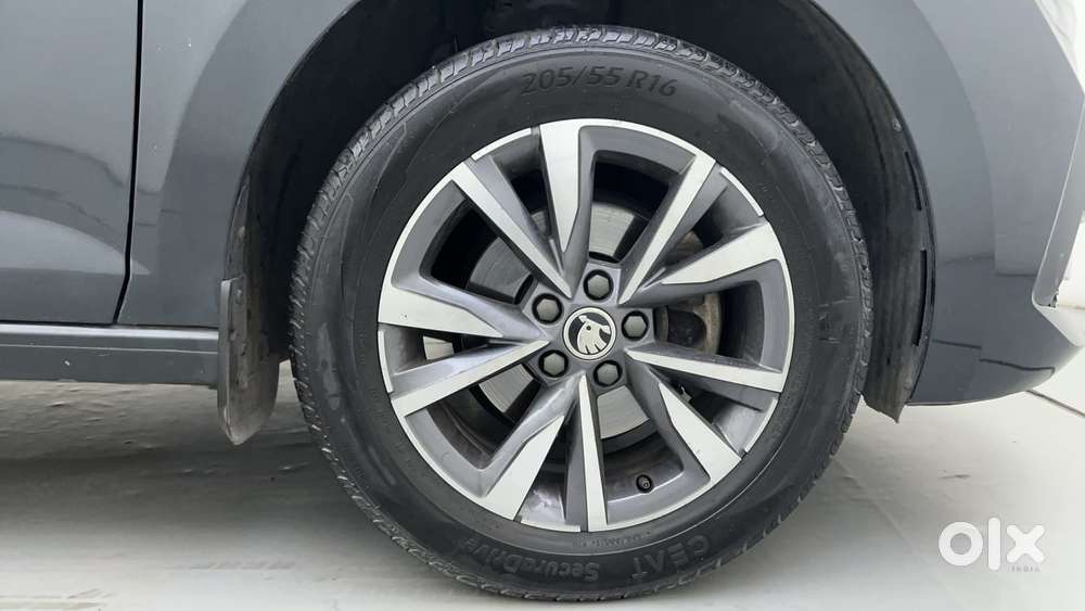 Skoda Slavia Style 1.0l Tsi Mt, 2023, Petrol