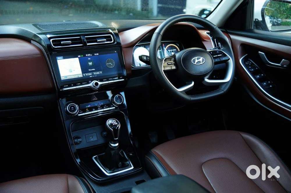 Hyundai Alcazar Platinum, 2023, Petrol