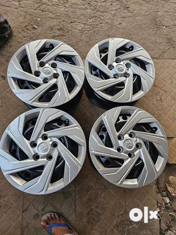 Car hub caps store for sale