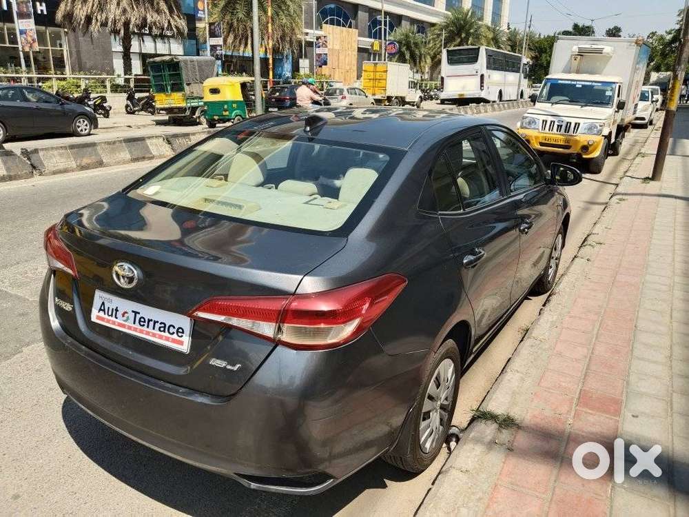 Toyota Yaris Ativ J, 2018, Petrol