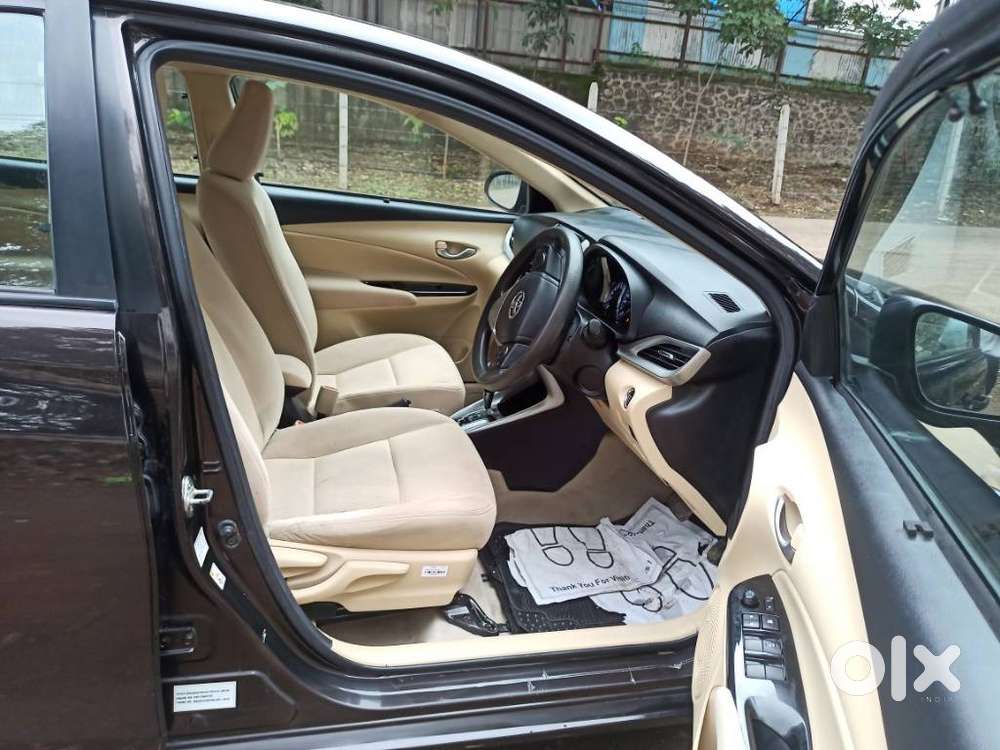 Toyota Yaris V Cvt, 2018, Petrol