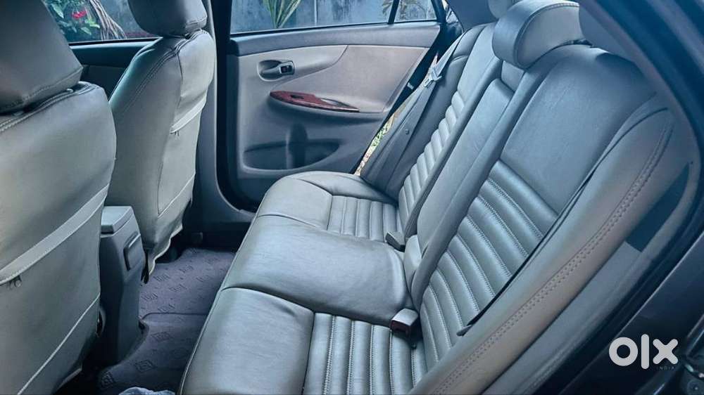 Toyota Corolla Altis 2009-10 Petrol Well Maintained