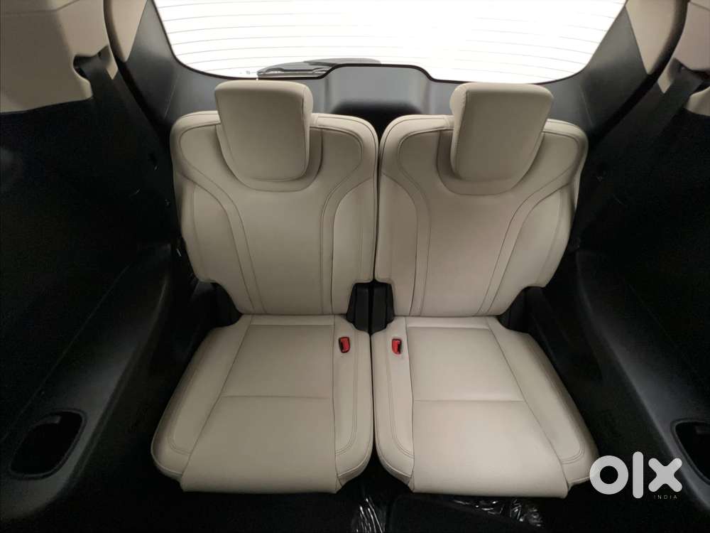 Mahindra Xuv700 2.0 Ax 7 Petrol At Luxury Pack Str, 2021, Petrol