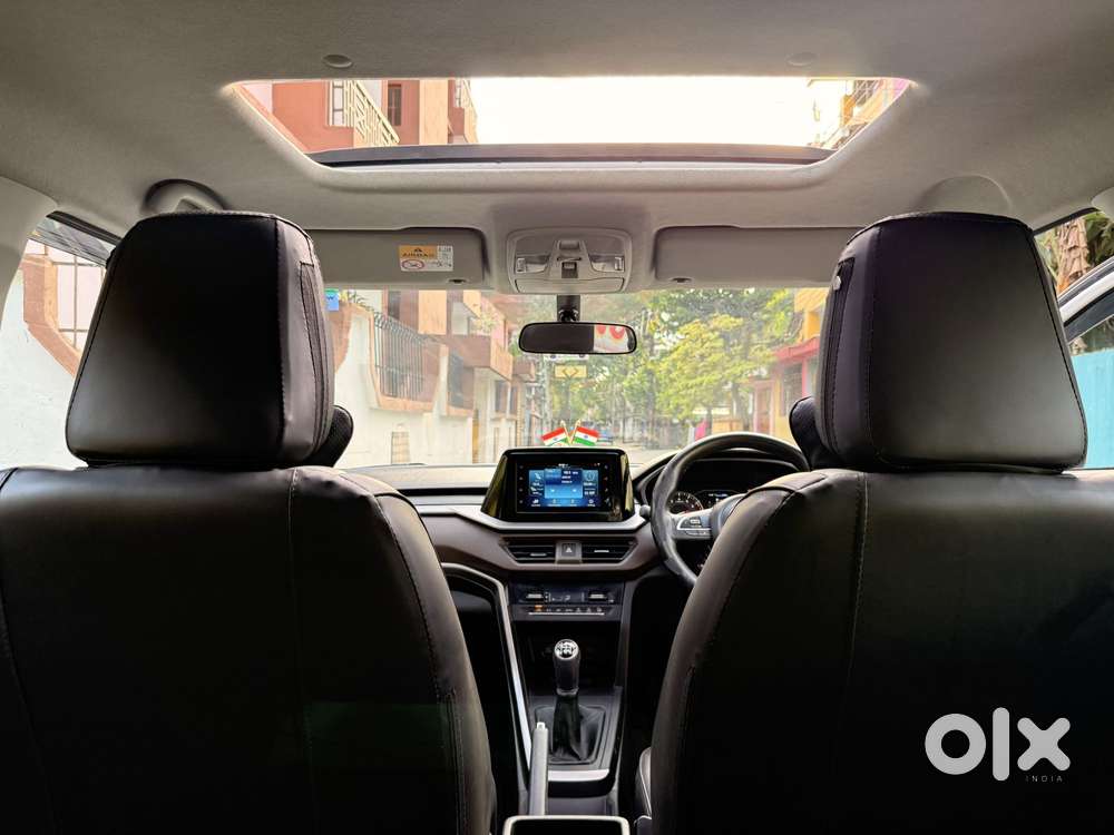 Maruti Suzuki Brezza 1.5 Zxi Smart Hybrid, 2023, Petrol
