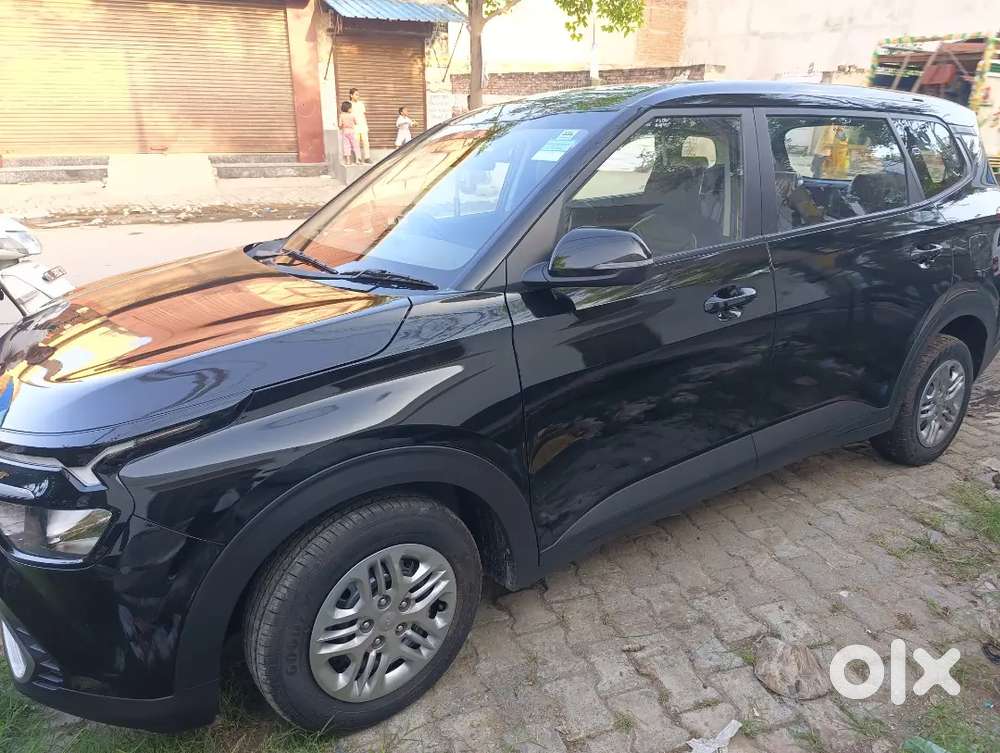 Kia Carens 2024 Petrol Well Maintained