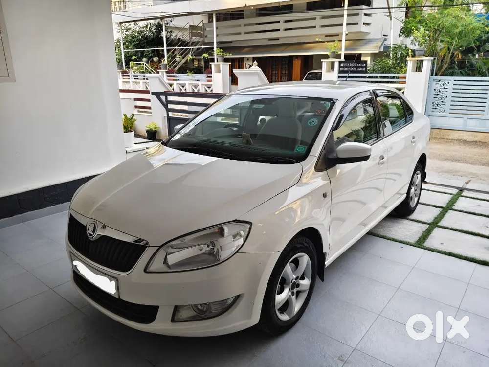 Doctor Owned Skoda Rapid 2015 Diesel Automatic