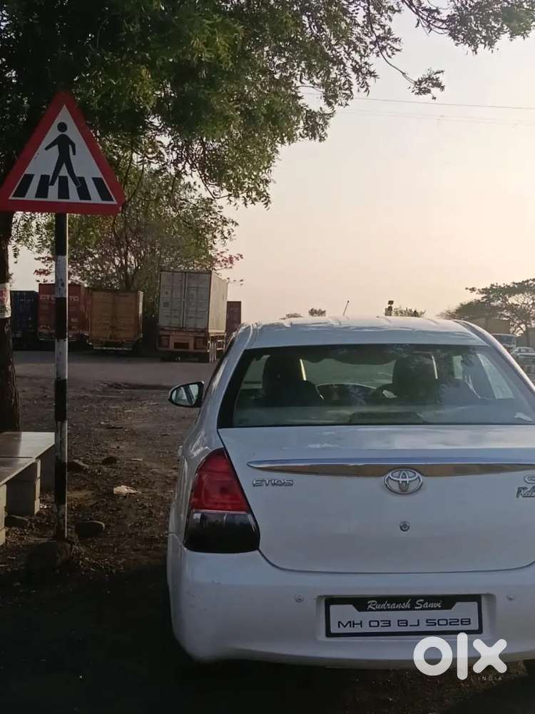 Toyota Etios 1.5 G 2013