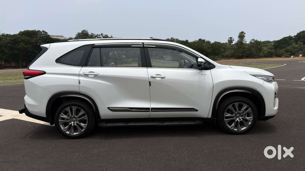 Toyota Innova Hycross 2.0 Zx (o) Hybrid 7 Str, 2025, Petrol