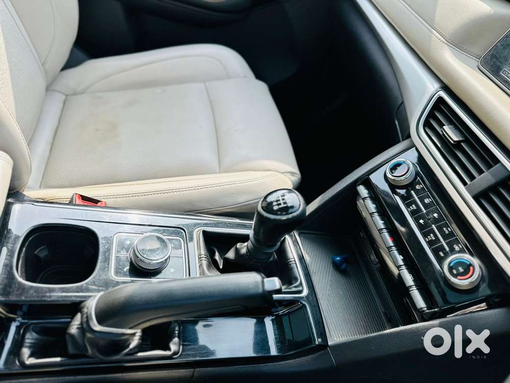 Mahindra Xuv700 2.0 Ax 7 Petrol Mt Str, 2022, Petrol