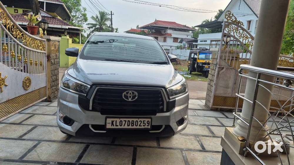 Toyota Innova Crysta 2.4 G Mt 8s, 2023, Diesel