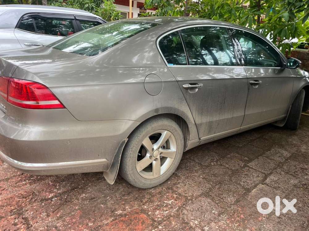 Volkswagen Passat 2011 Diesel 130000 Km Driven