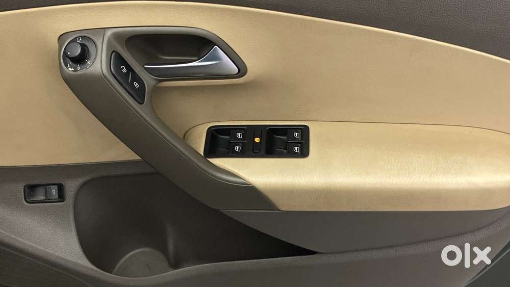 Volkswagen Vento 1.2 Tsi Highline Plus At, 2017, Petrol