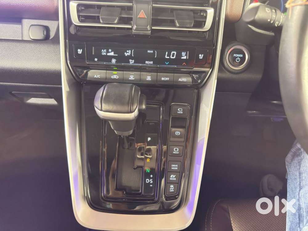 Toyota Innova Hycross 2.0 Zx (o) Hybrid 7 Str, 2024, Petrol