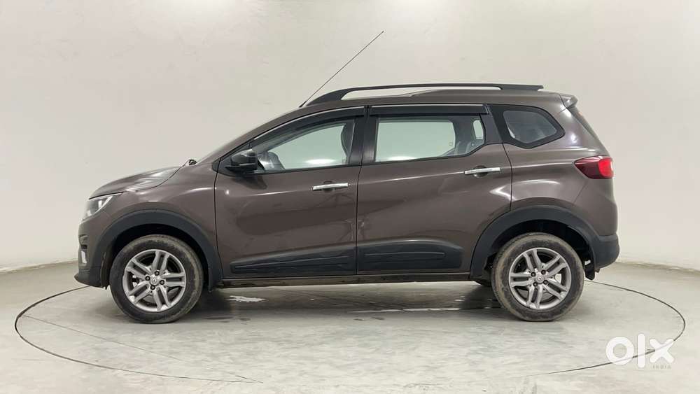 Renault Triber Rxz, 2023, Petrol