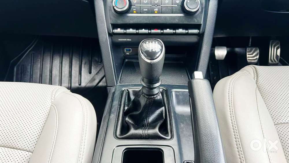 Mahindra Xuv700 Mx Petrol Mt 5 Str (e), 2023, Petrol