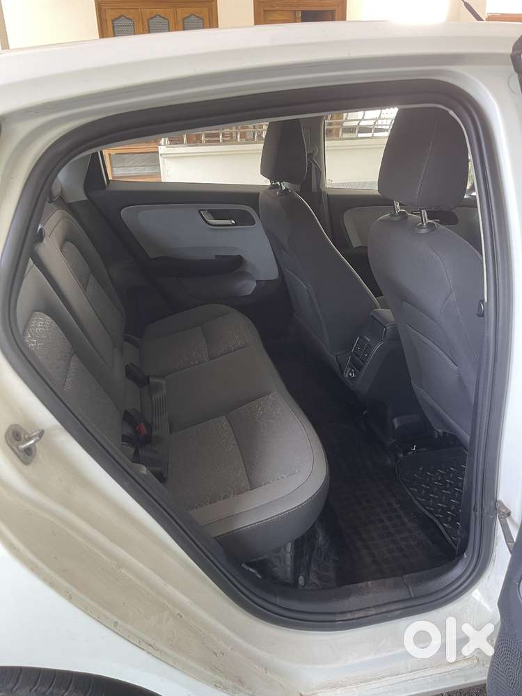 Tata Altroz Xz 1.2 Petrol  Premium Hatchback  Top Variant  5.1l