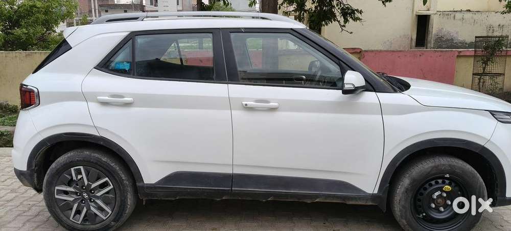 Hyundai Venue 2022 Diesel Well Maintained