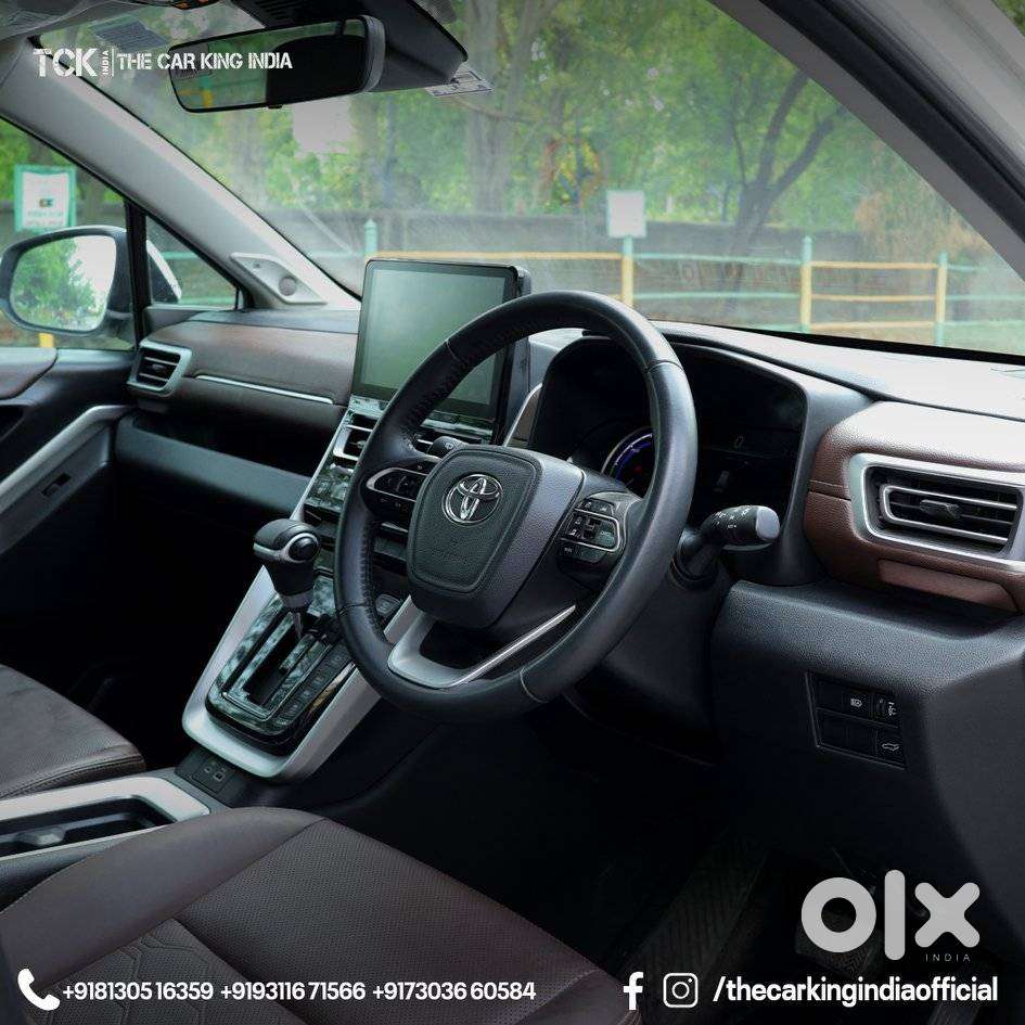 Toyota Innova Hycross 2.0 Zx (o) Hybrid 7 Str, 2025, Petrol