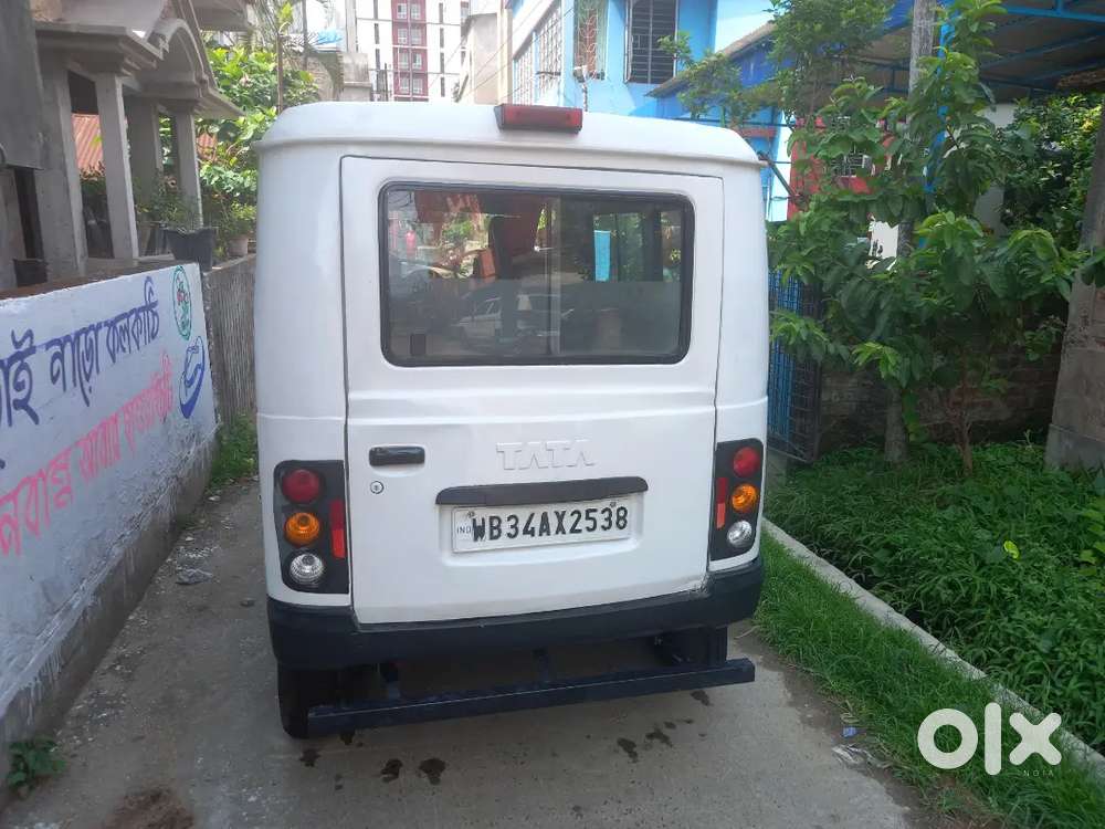 Tata Magic/ Mahindra Maxximo